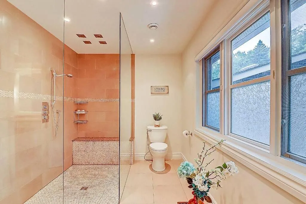 Luxury Villa In Scarborough Toronto