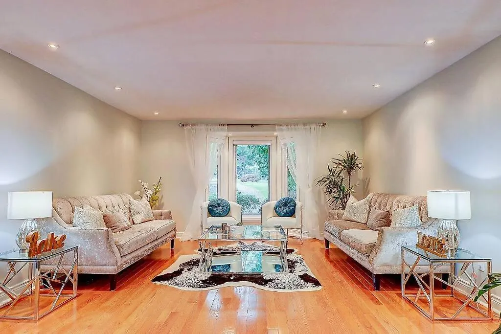 Luxury Villa In Scarborough Toronto