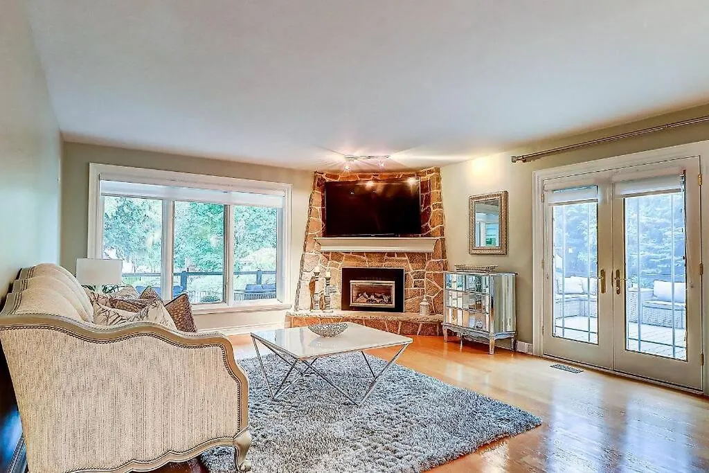 Luxury Villa In Scarborough Toronto