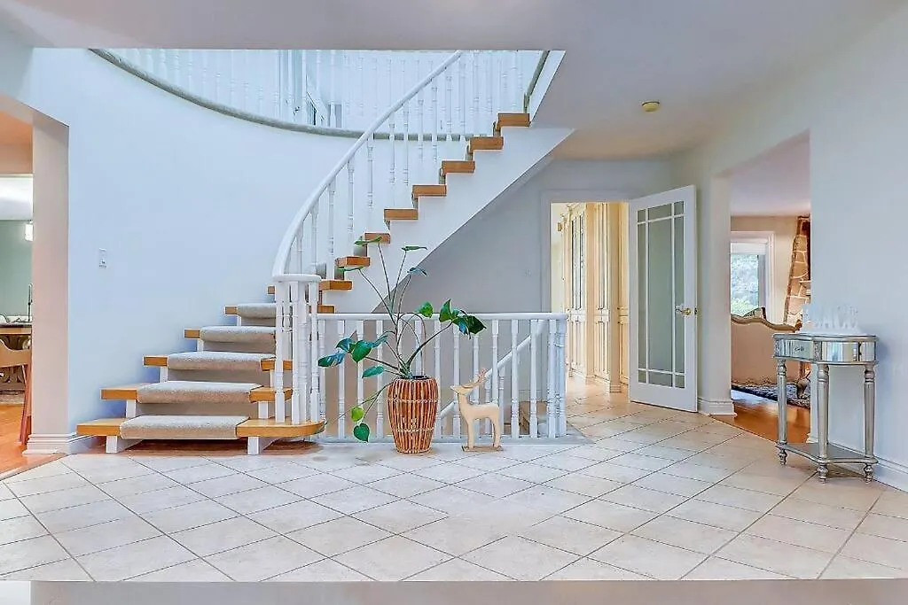 Luxury Villa In Scarborough Toronto