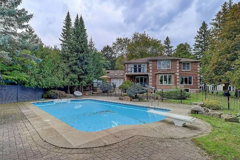 Luxury Villa In Scarborough Toronto