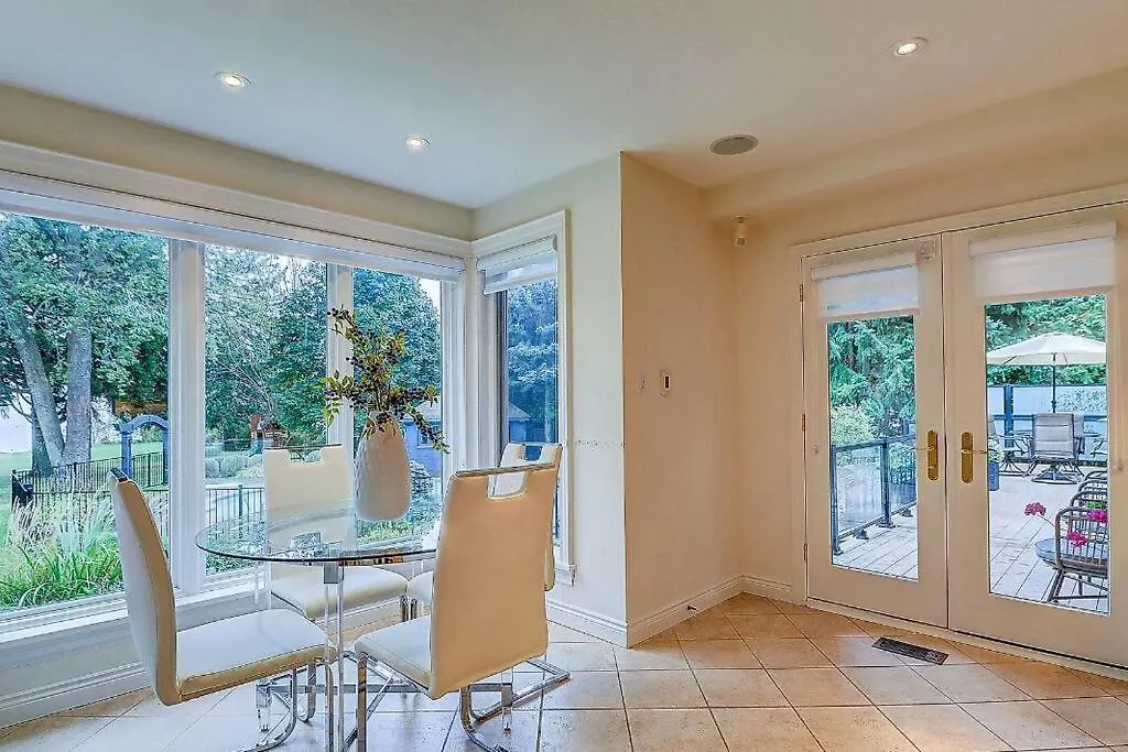 Luxury Villa In Scarborough Toronto